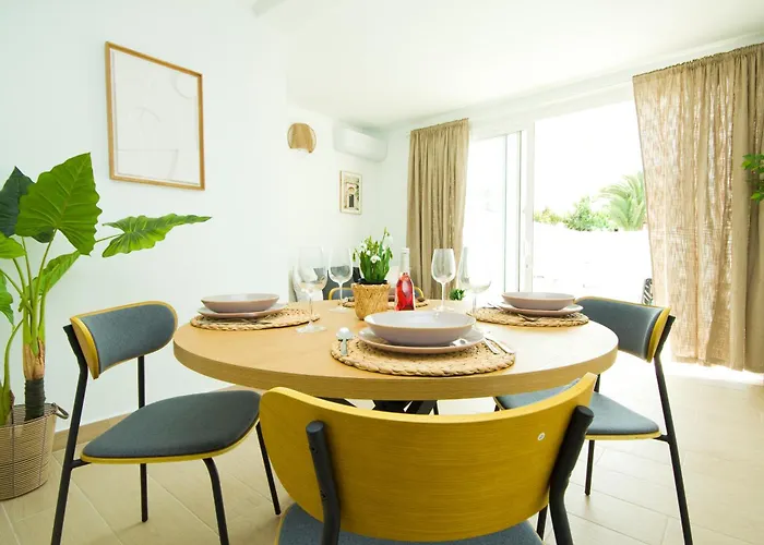 Lux - By Az Puerto del Carmen (Lanzarote)